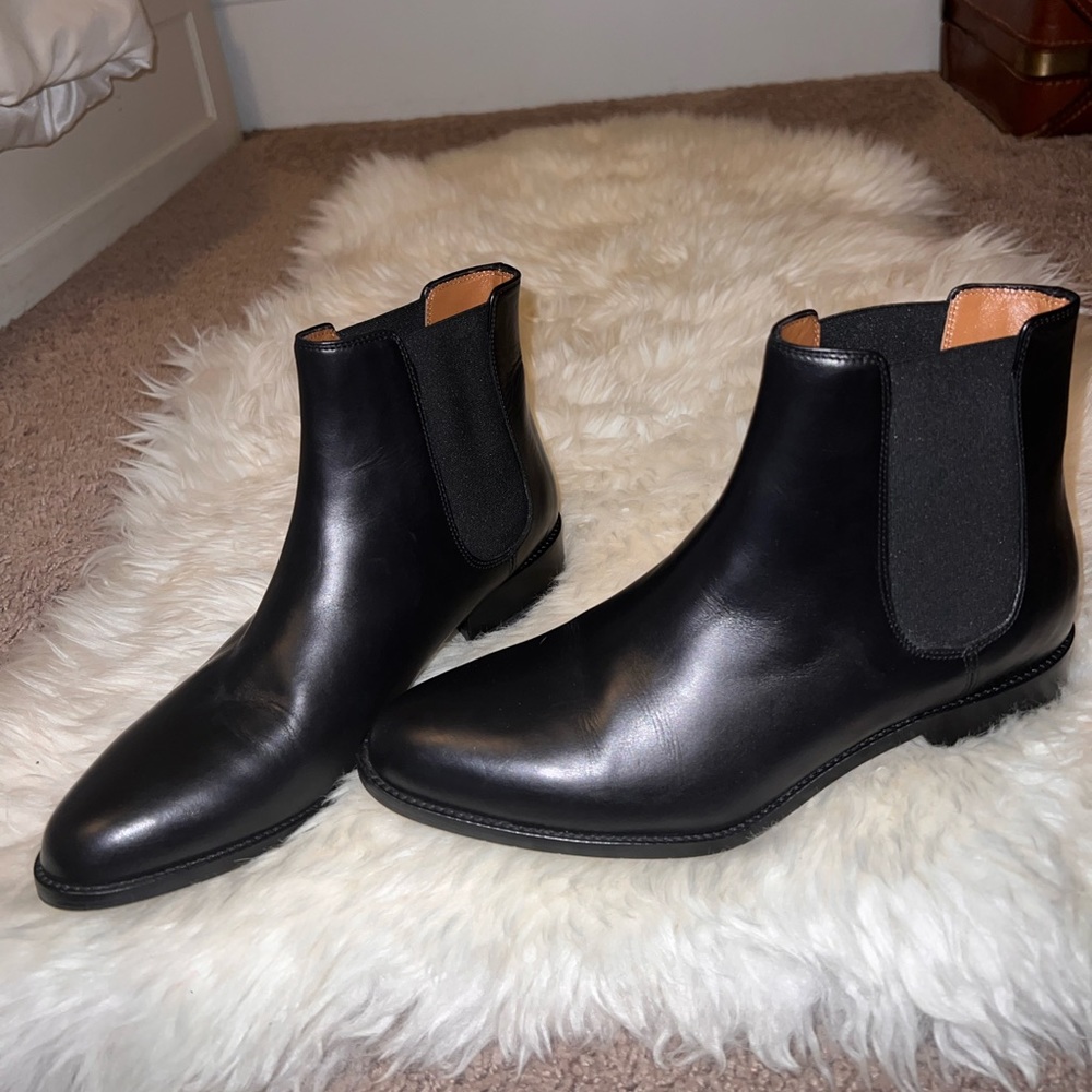 Aquatalia Chelsea booties. Women size 7.